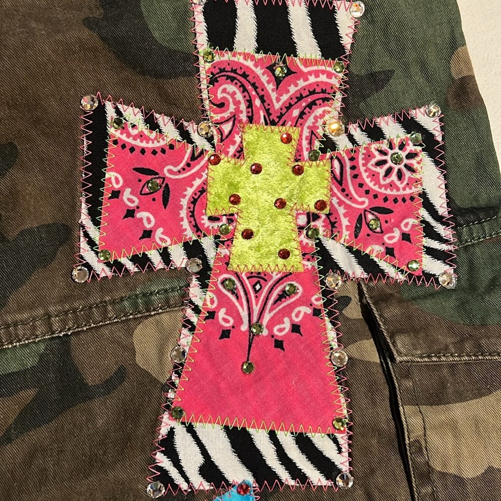 Camo crop pants with patches women’s XS - Picture 5 of 16